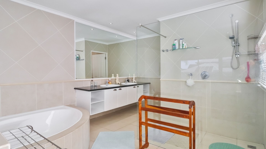 3 Bedroom Property for Sale in Stilbaai Wes Western Cape